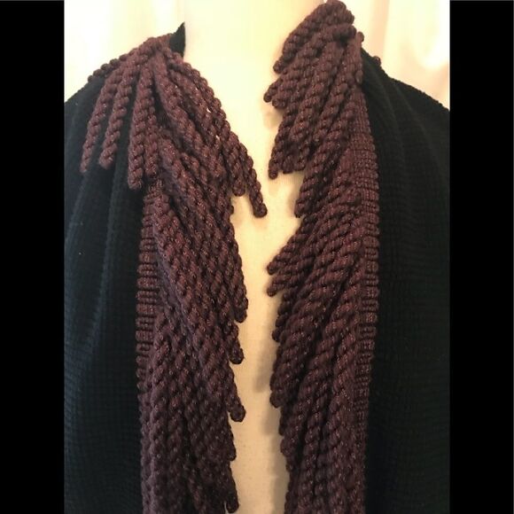 Black waffle pattern cape, burgundy fringe trim - Picture 3 of 6